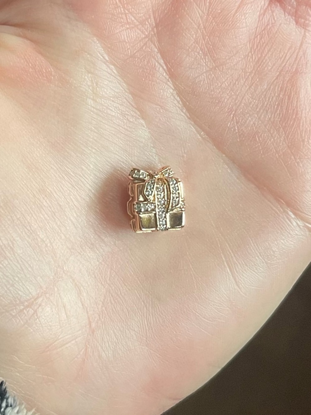 Pandora Rose Gold Present Charm - Picture 5 of 7